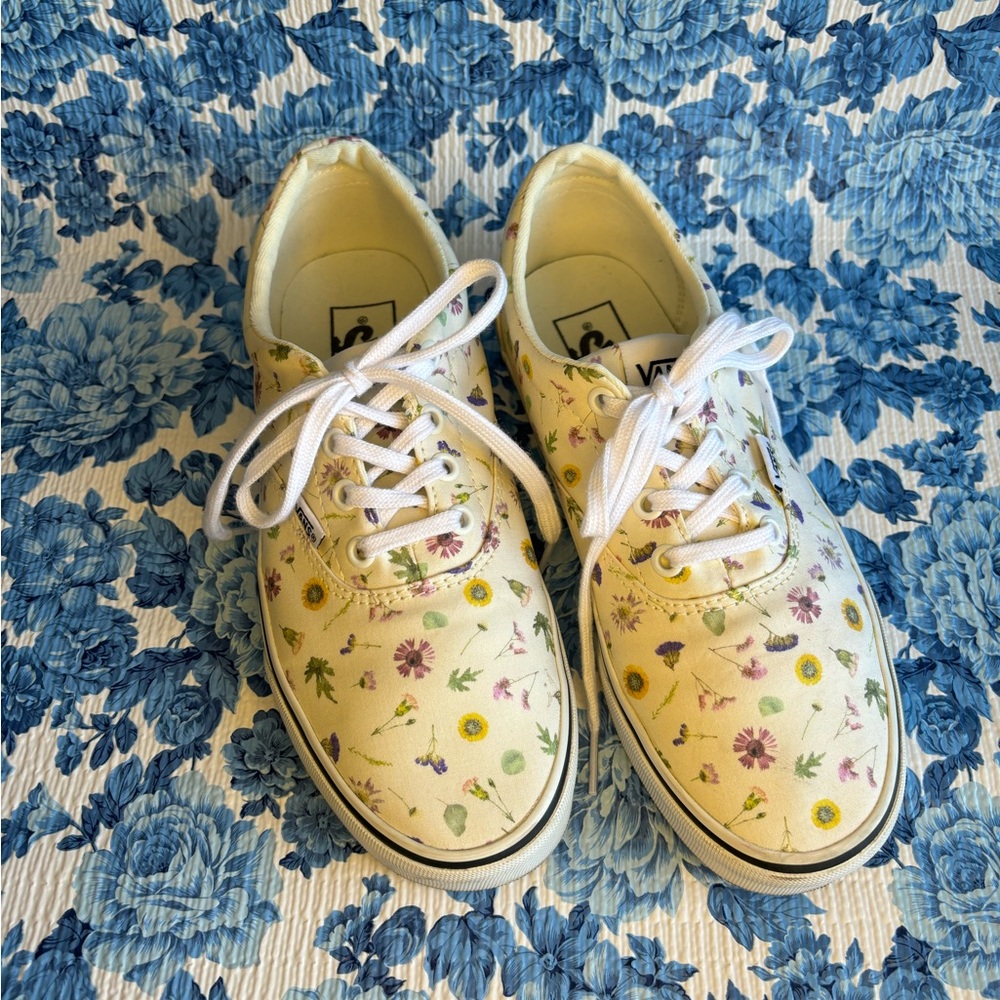 Doheny Pressed Floral Classic White Sneaker